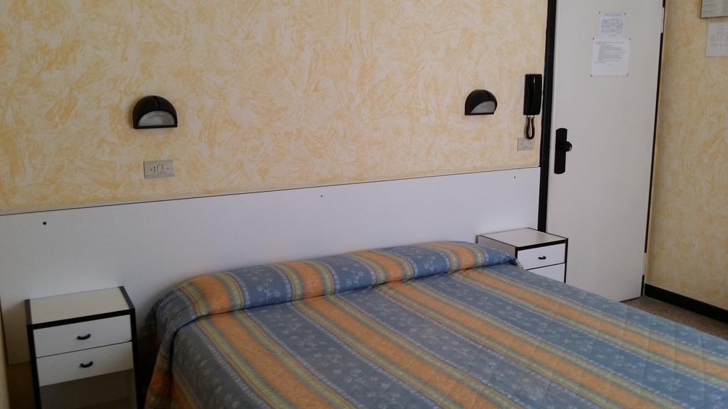 Hotel Oria Rimini Phòng bức ảnh